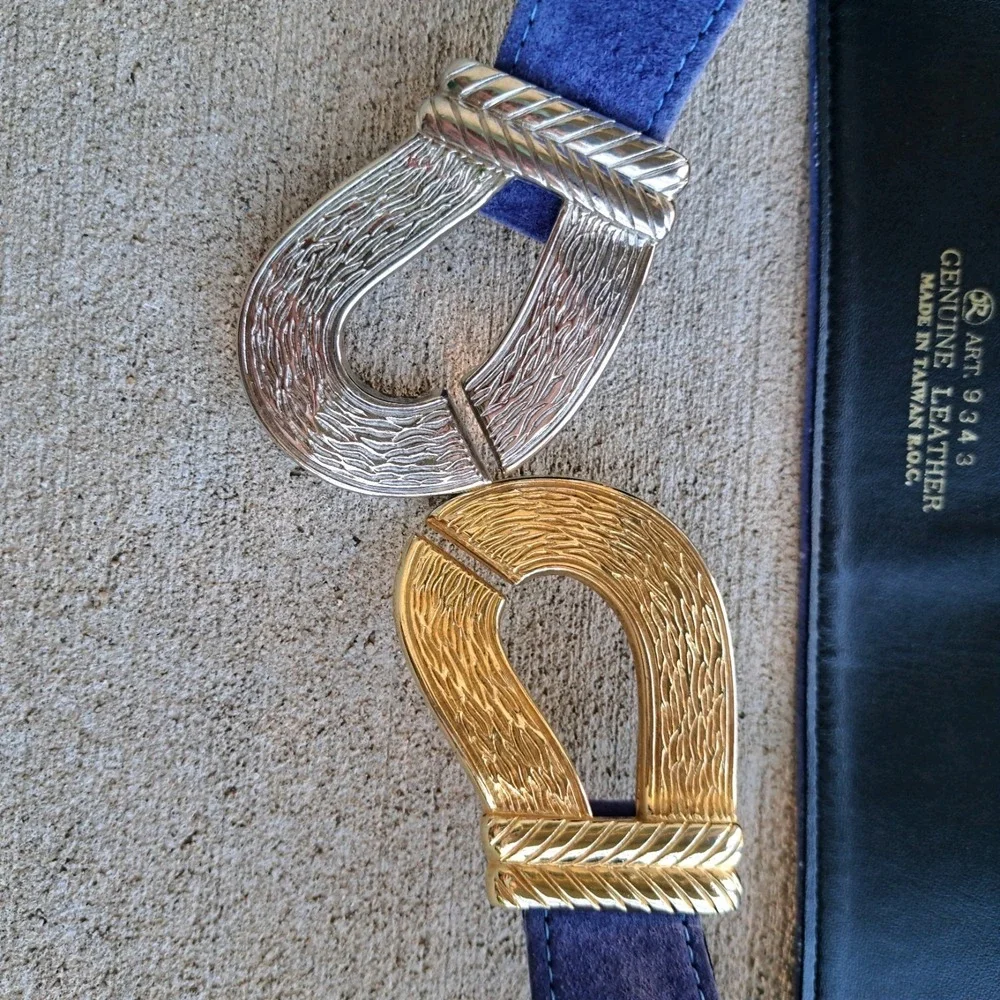 Vintage 1980's Women's Leather Suede Blue Belt With Metal Buckle Adjustable‎ 33